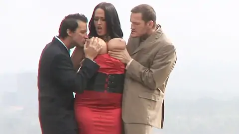 Curvaceous dark-haired with meaty cupcakes in dominating threesome outdoors